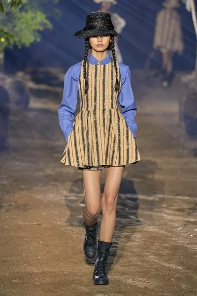 Look 18
